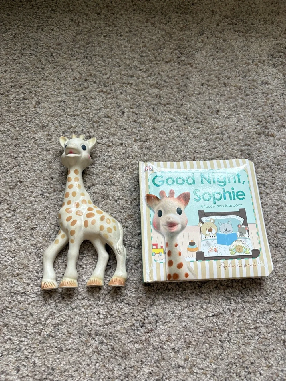Sophie la Girafe Teether And Goodnight Sophie Sensory Book Baby